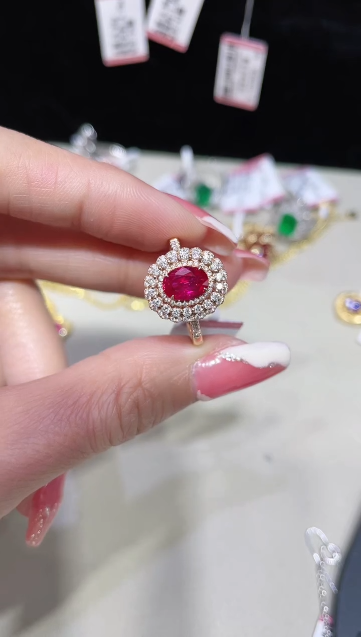 18K金镶嵌天然红宝石戒指