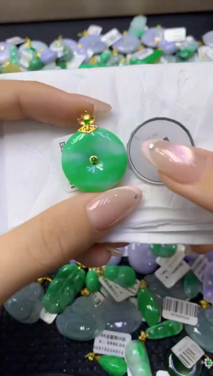 颈饰18K金镶嵌翡翠天然缅甸翡翠A货