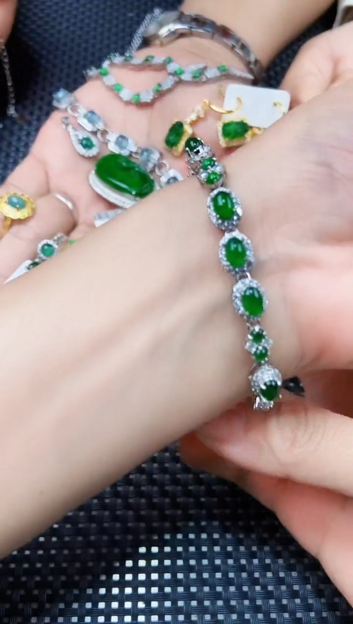 【闪购商品】翡翠手链未镶嵌111111111
