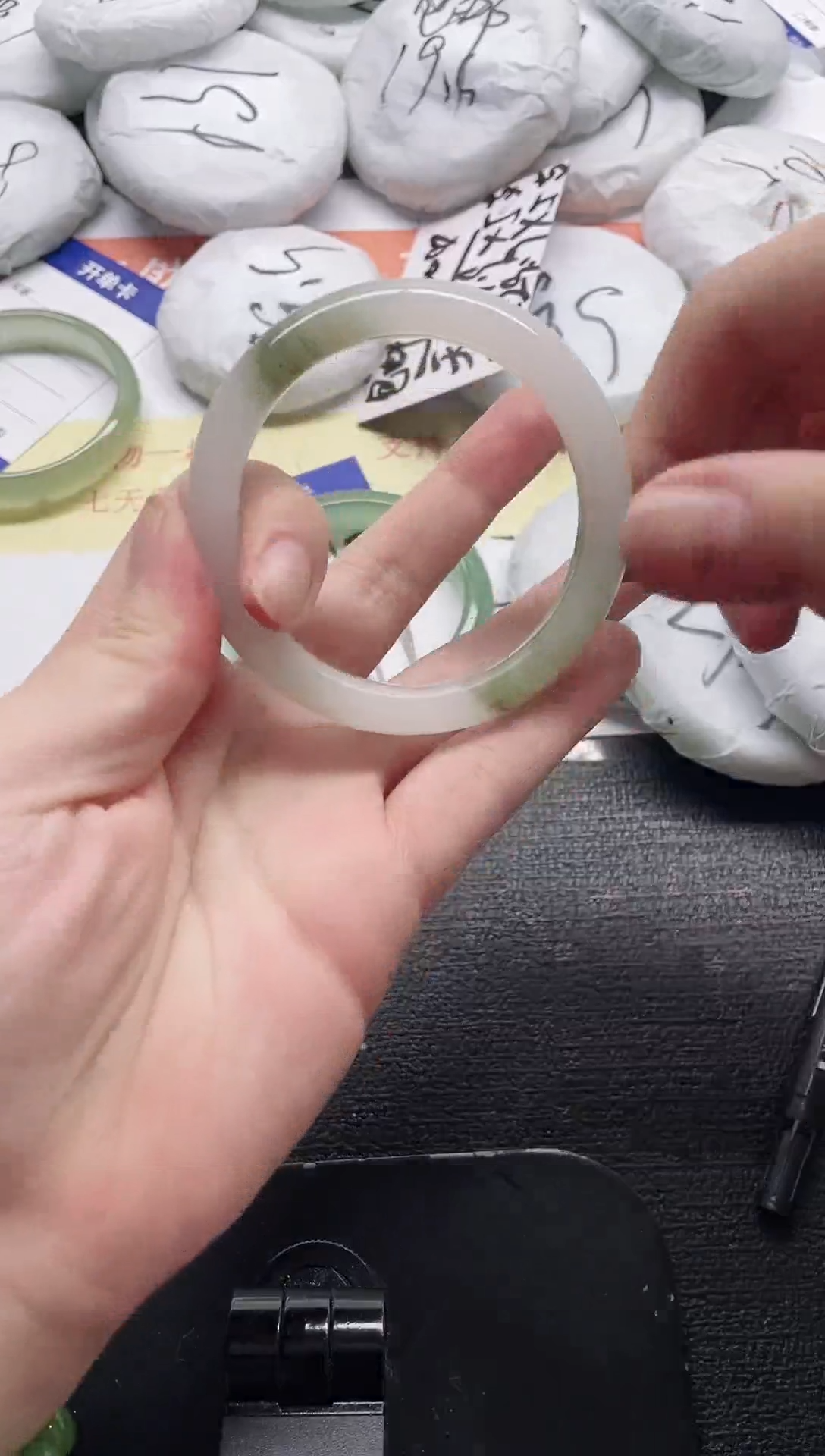 未镶嵌手镯石英质玉75-54