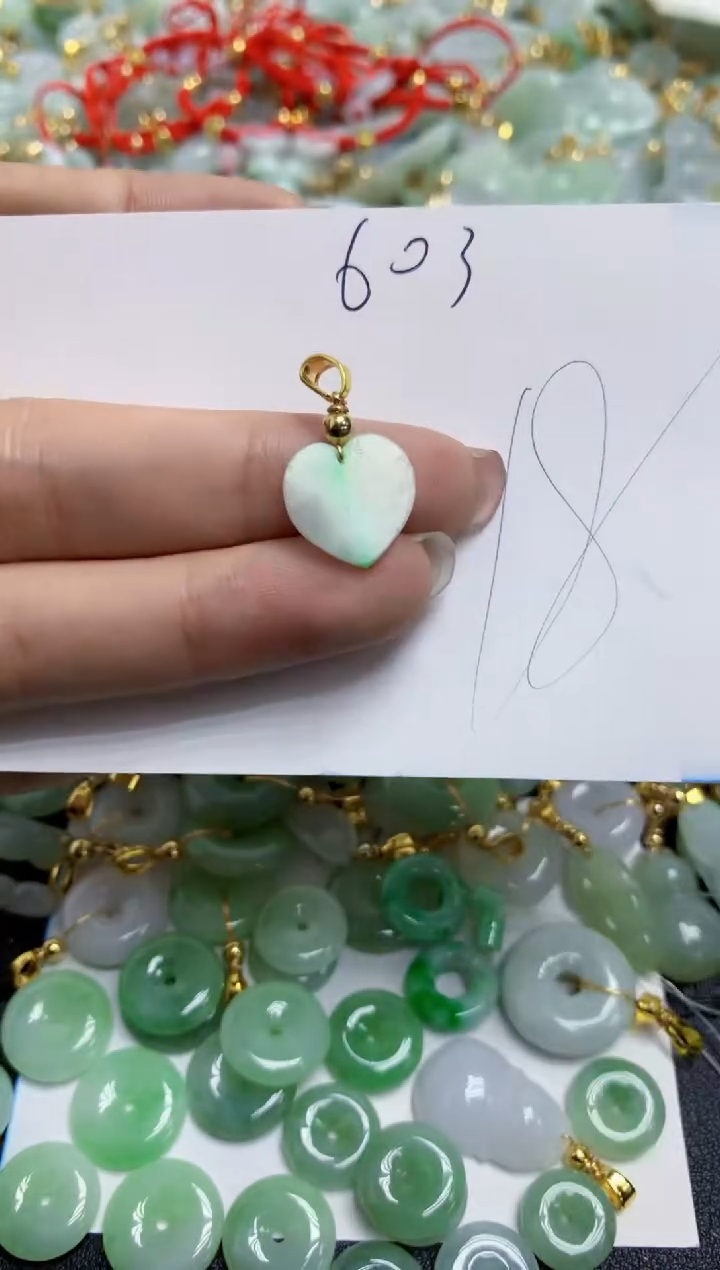 【闪购商品】翡翠颈饰合金天然翡翠A货