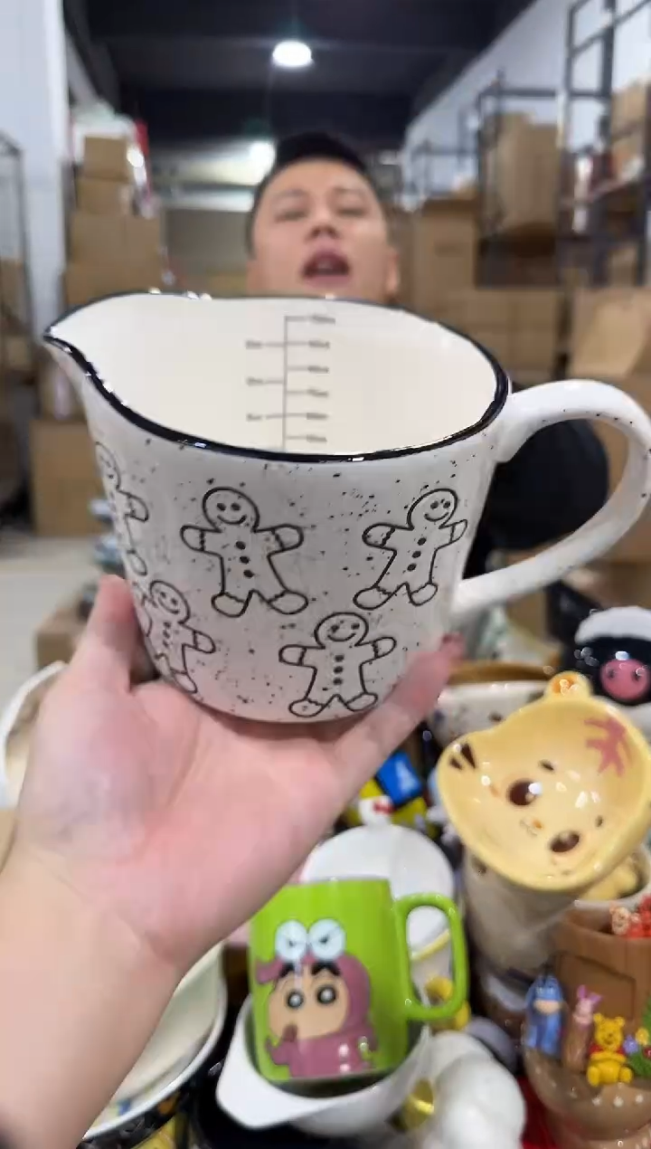 瓷片姜饼人奶壶 