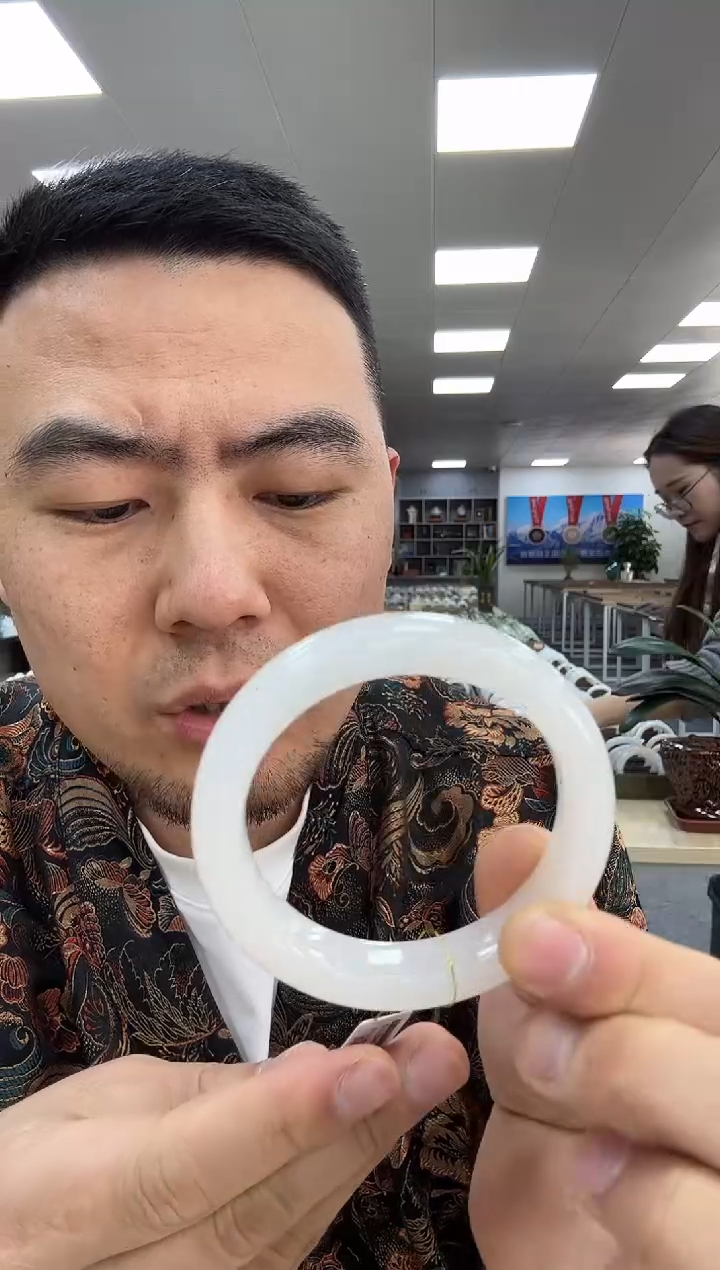 【闪购商品】和田玉手镯未镶嵌58  222