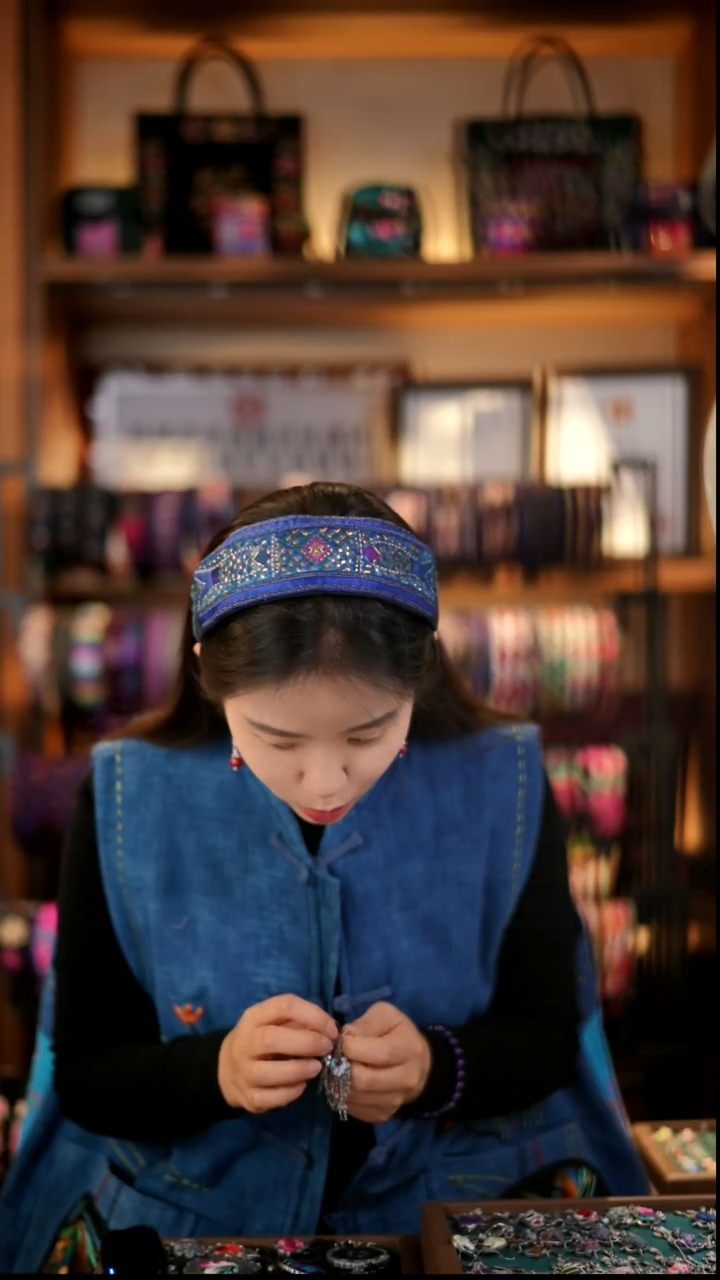 刺绣ゞ**￡私人定制苗族手工发箍Z591