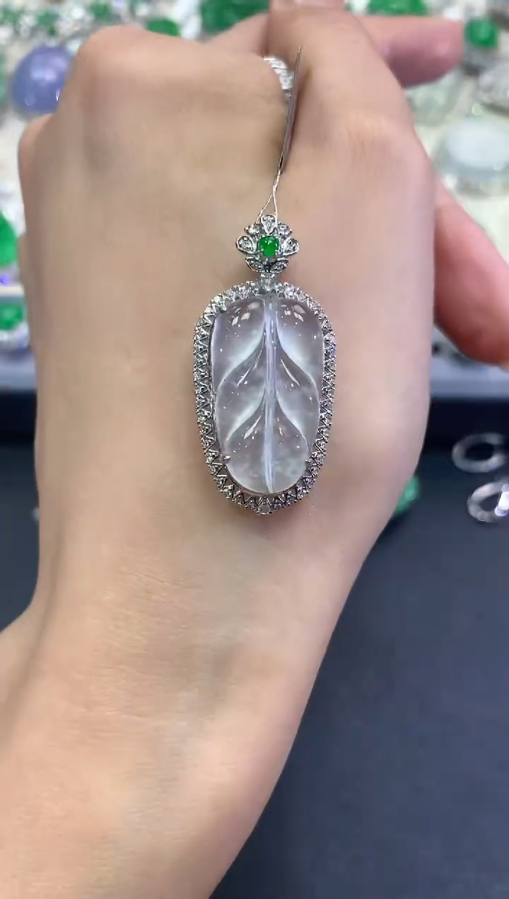 【闪购商品】翡翠吊坠(不含链)18K金镶嵌q78