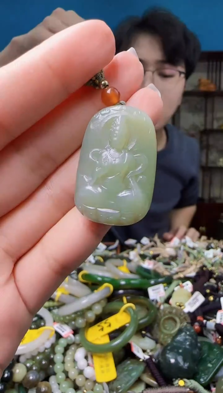 颈饰未镶嵌和田玉1