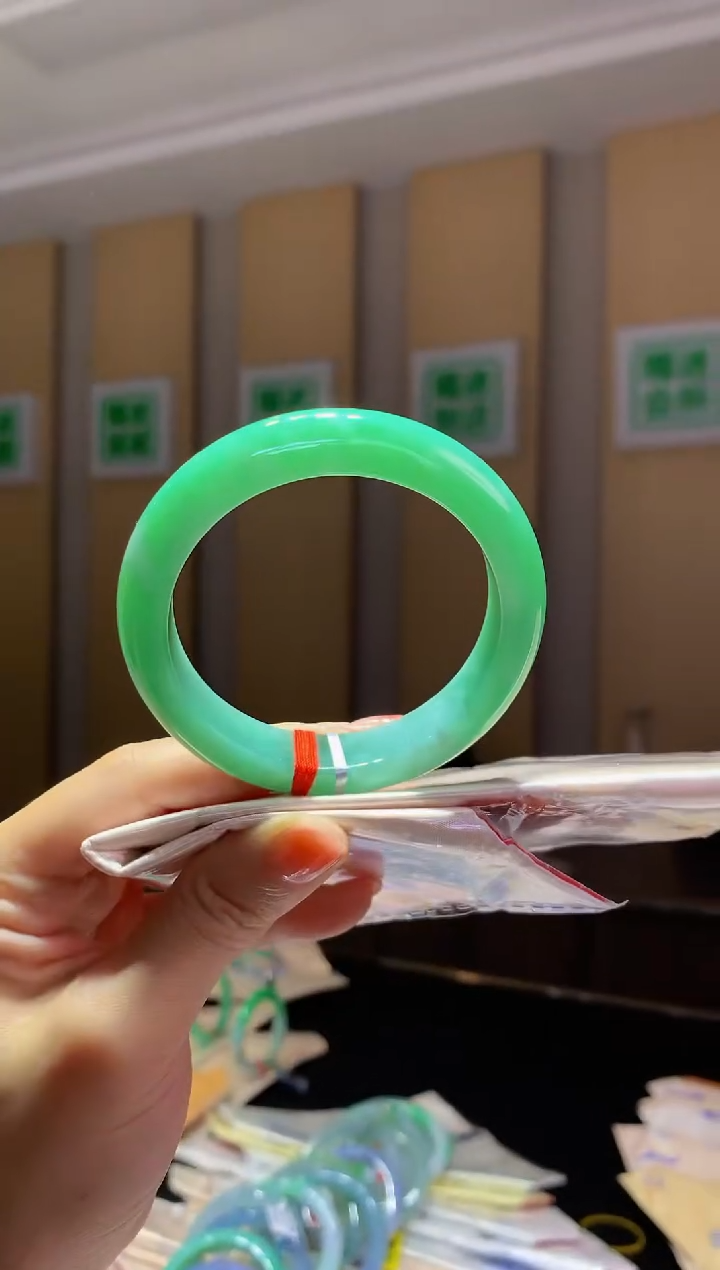 未镶嵌手镯翡翠-Q342 圈口54.5 