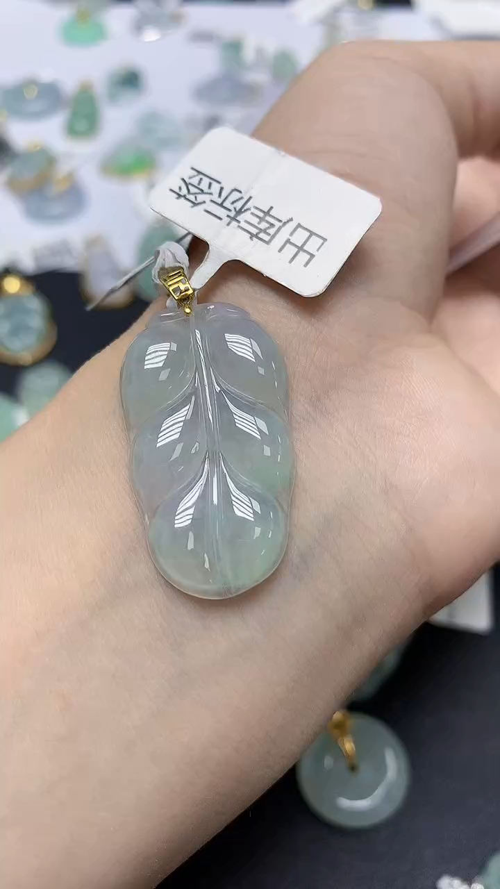 翡翠18K金镶嵌颈饰天然缅甸翡翠A货