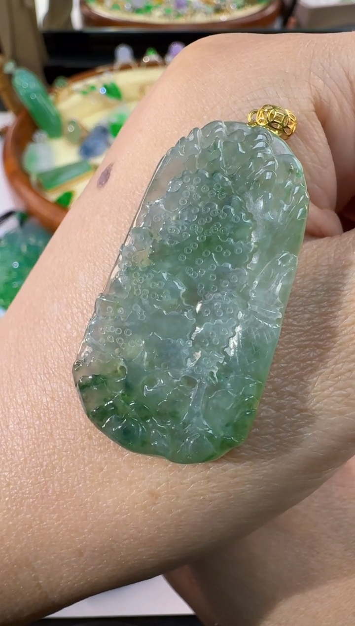 【闪购商品】翡翠颈饰18K金镶嵌缅甸A货翡翠山水牌吊坠