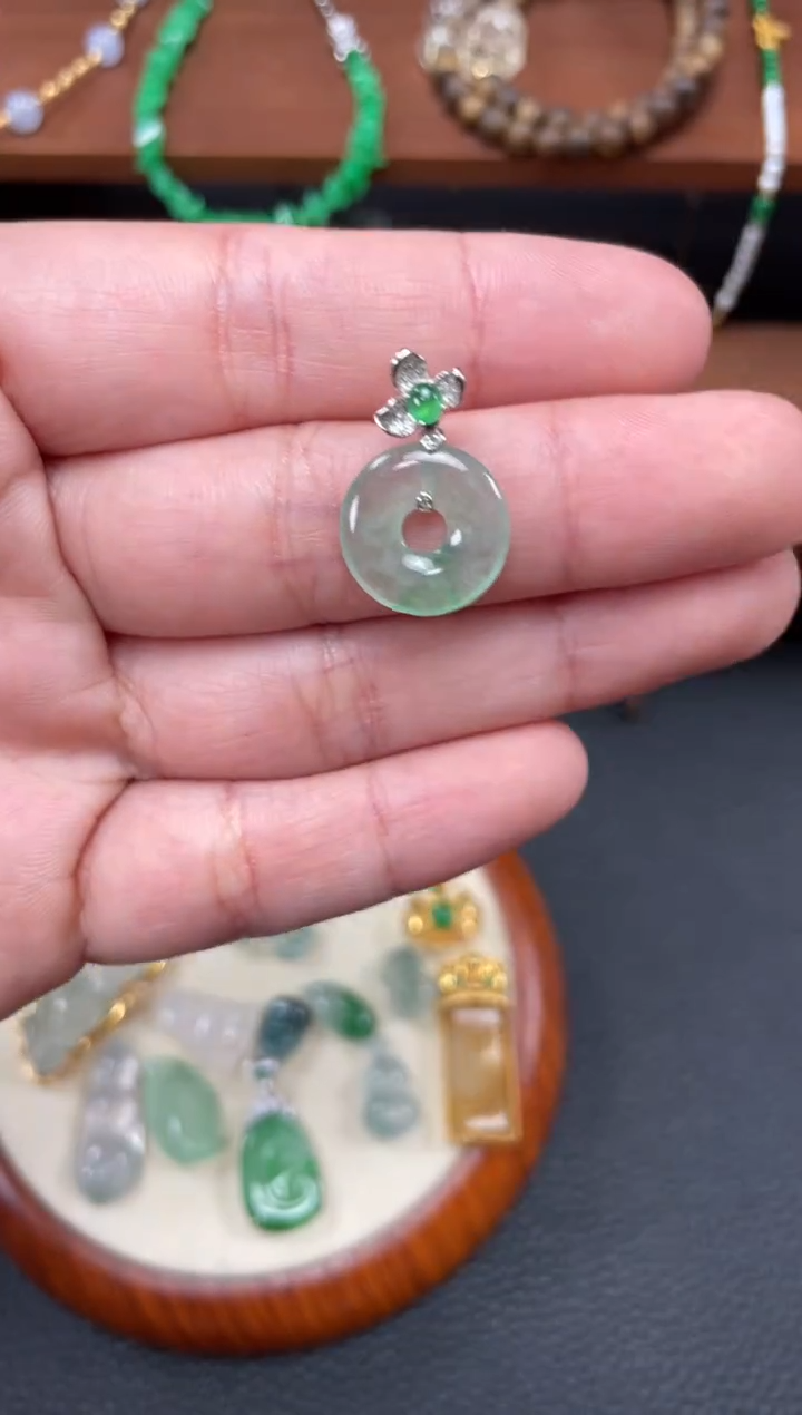 【闪购商品】翡翠吊坠(不含链)18K金镶嵌一个   P613