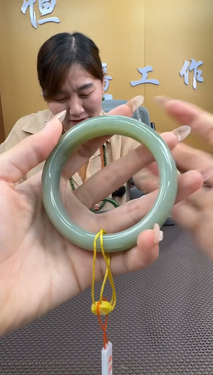 【闪购商品】和田玉手镯未镶嵌64