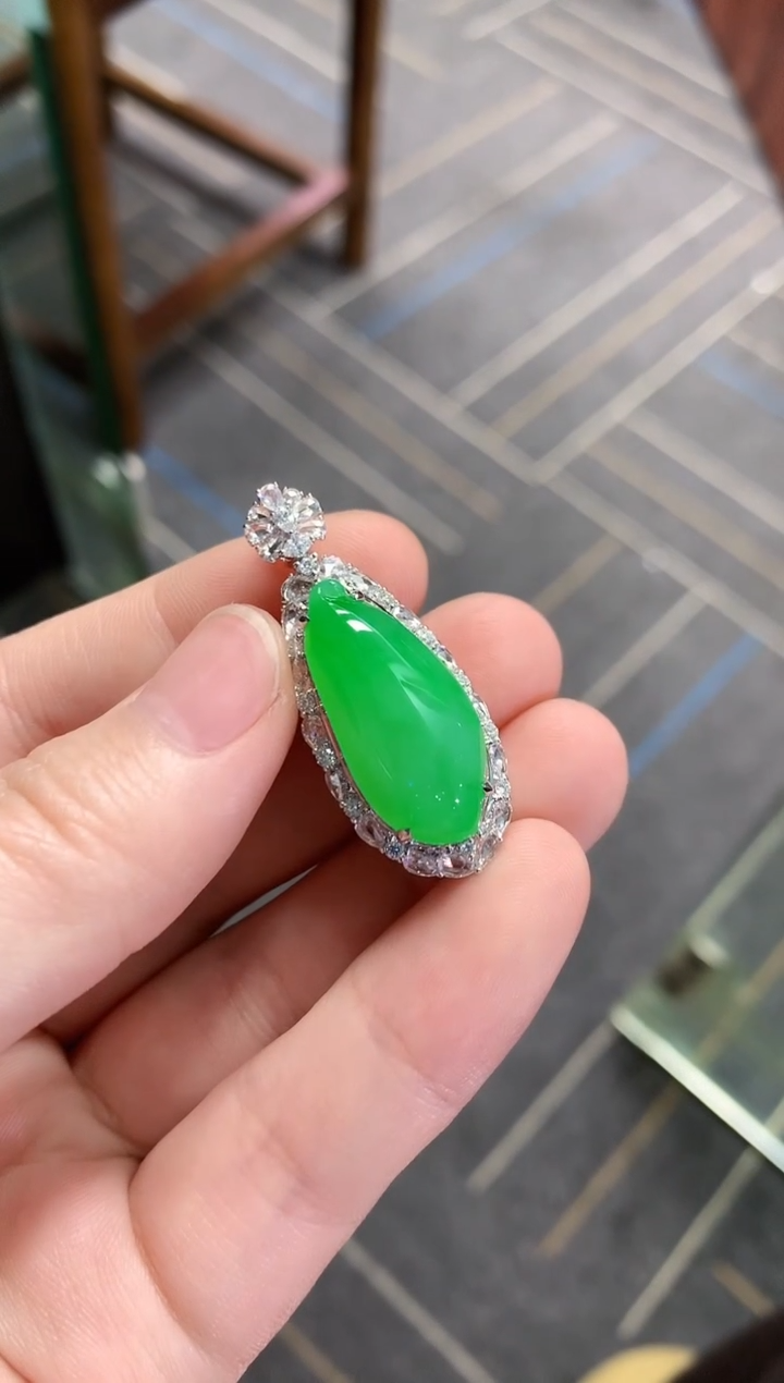 吊坠(不含链)18K金镶嵌翡翠高冰满绿圆润饱满福瓜