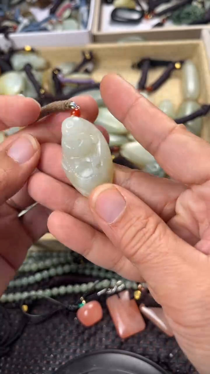 【闪购商品】和田玉颈饰未镶嵌多样性发货没有证书拍一发一有瑕