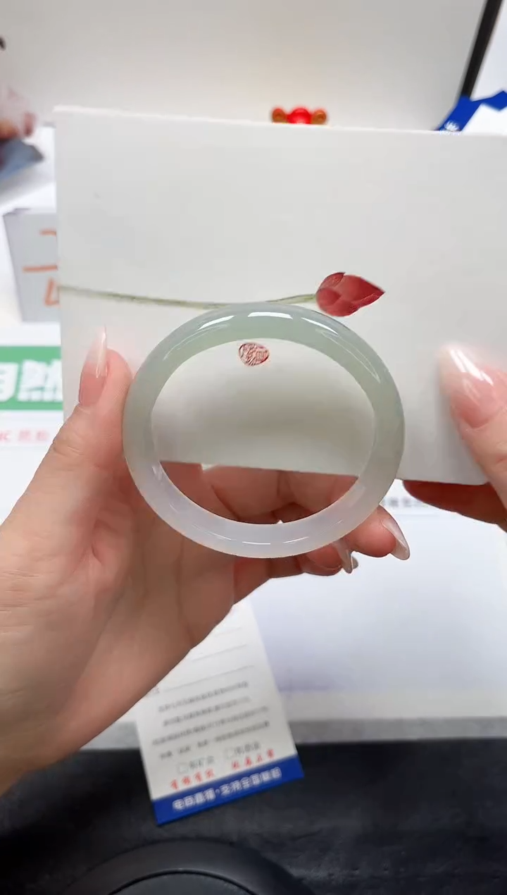 【闪购商品】石英质玉手镯未镶嵌72-56.4
