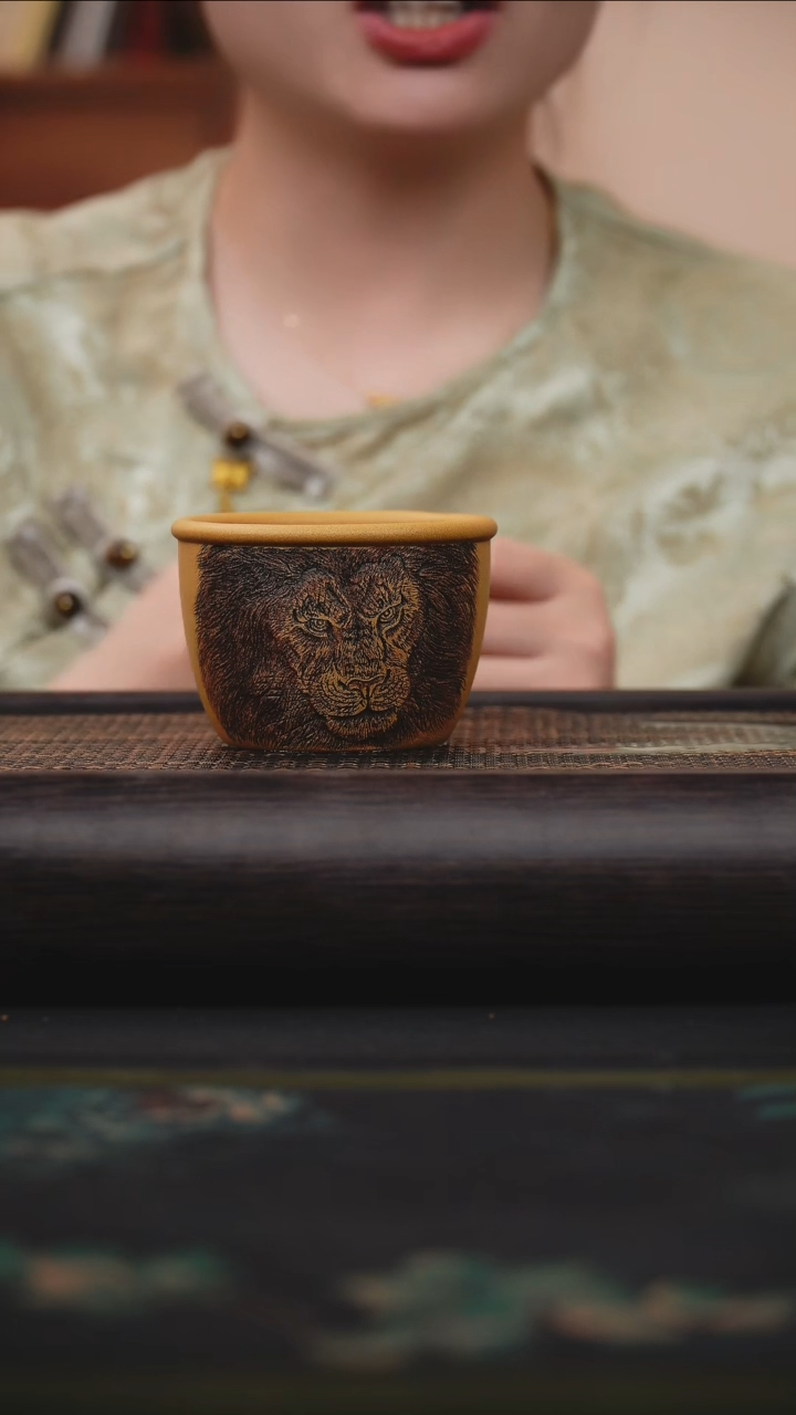 茶壶紫砂黄金段 主人杯 八刀刻绘狮子