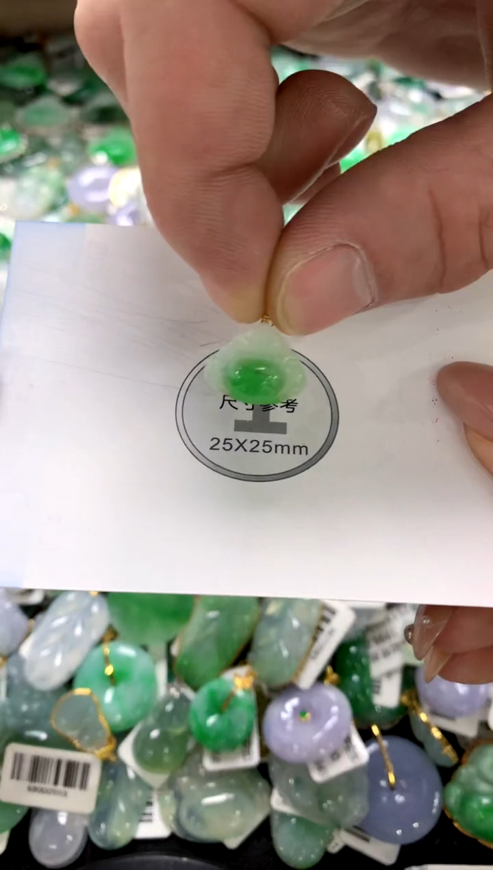 颈饰18K金镶嵌翡翠1111111111111111