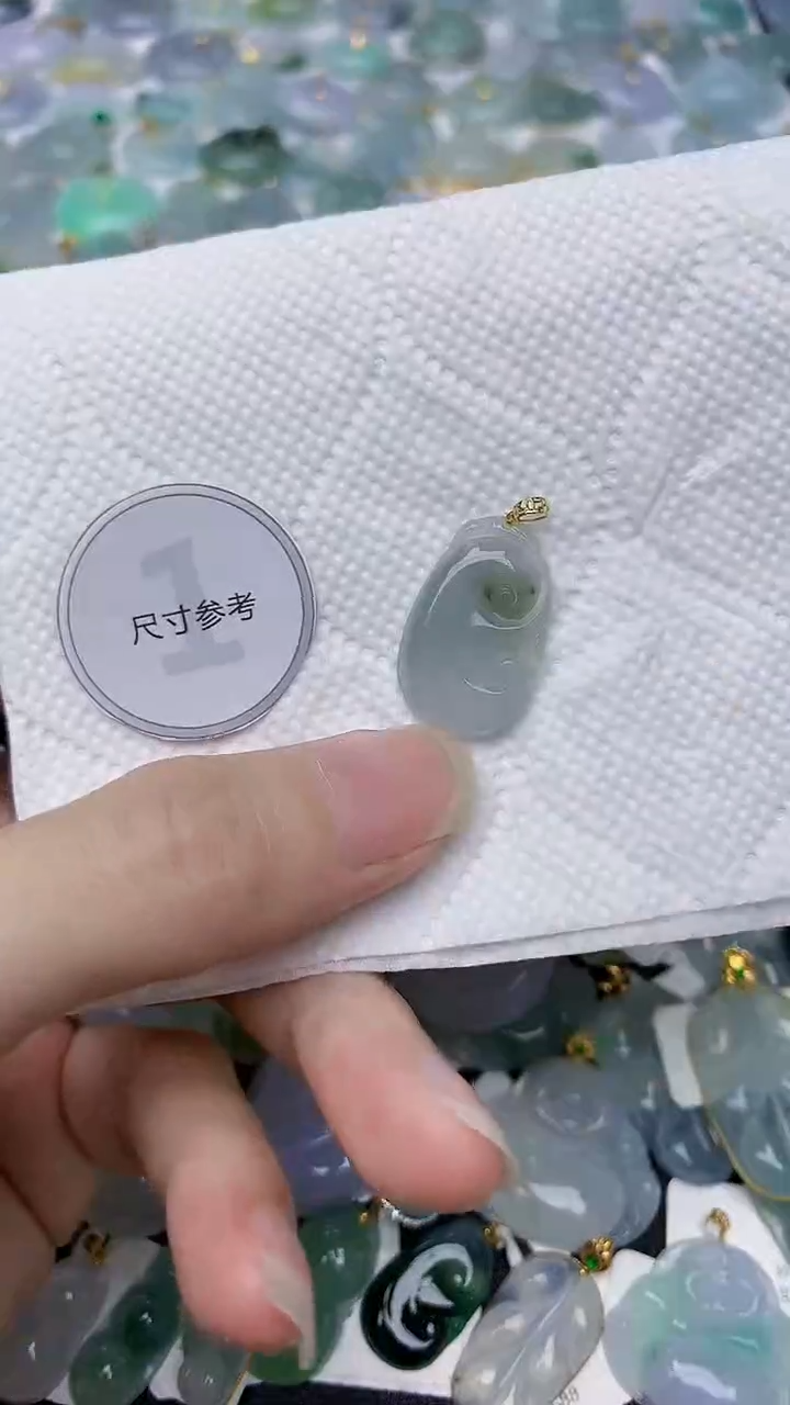颈饰18K金镶嵌翡翠天然A货翡翠
