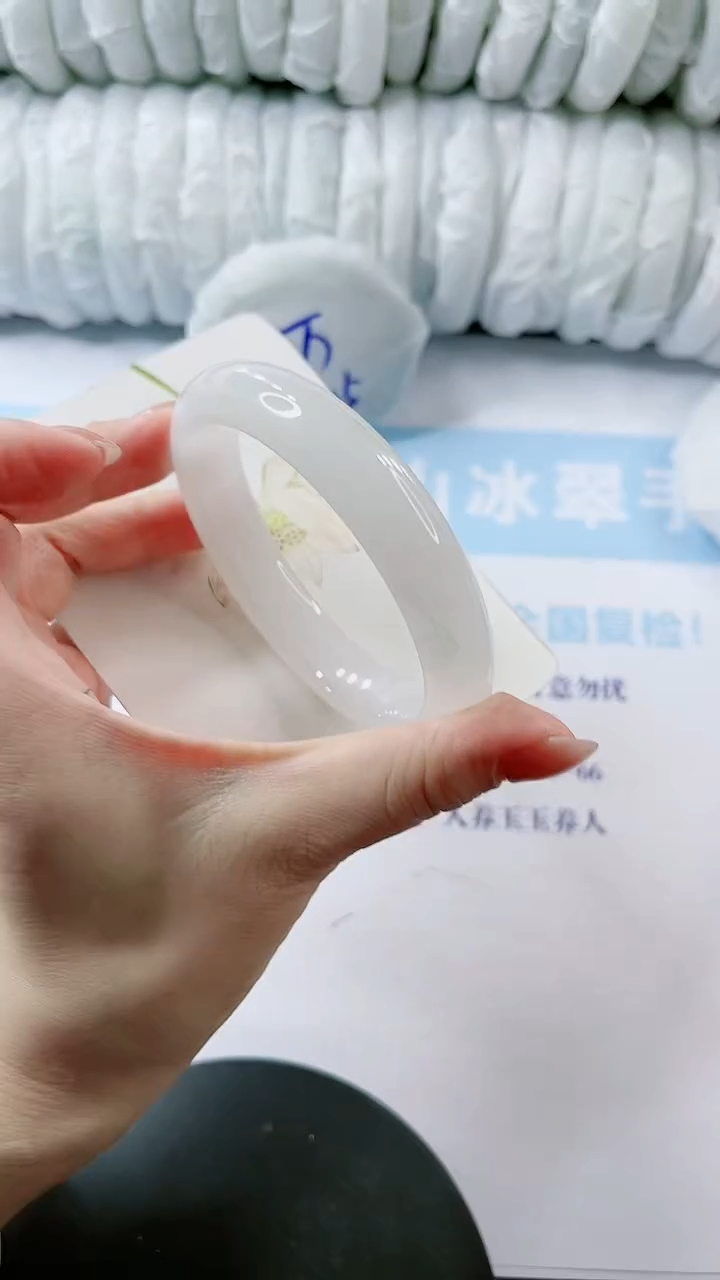 【闪购商品】石英质玉手镯未镶嵌多样性发货V237