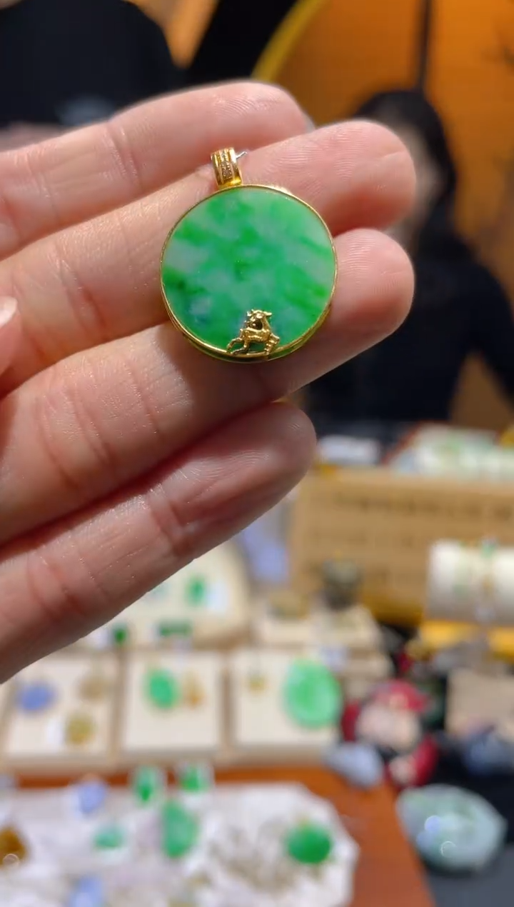 【闪购商品】翡翠颈饰18K金镶嵌假一赔三