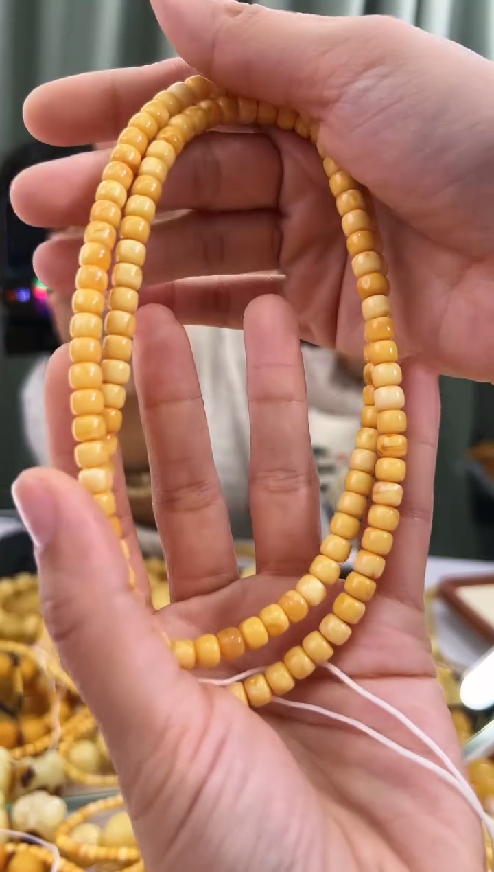 【闪购商品】蜜蜡手链未镶嵌蜜蜡项链多样性发其中一件