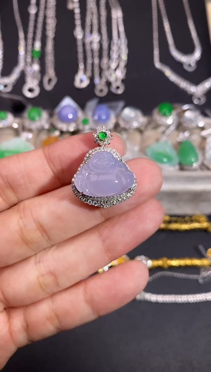 颈饰18K金镶嵌翡翠吊坠