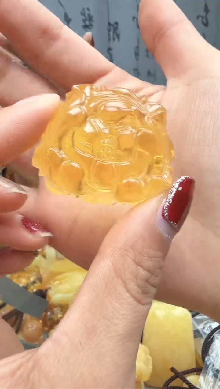 【闪购商品】琥珀裸石未镶嵌挂坠