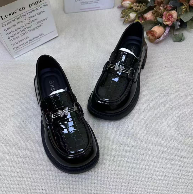 VRCKVASREC蝴蝶水钻字母百搭休闲乐福鞋女2025年春季新款韩版女鞋