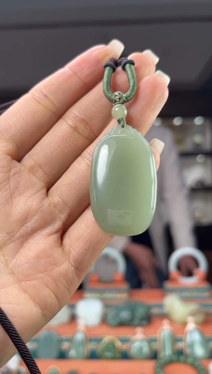 颈饰未镶嵌和田玉佩佩