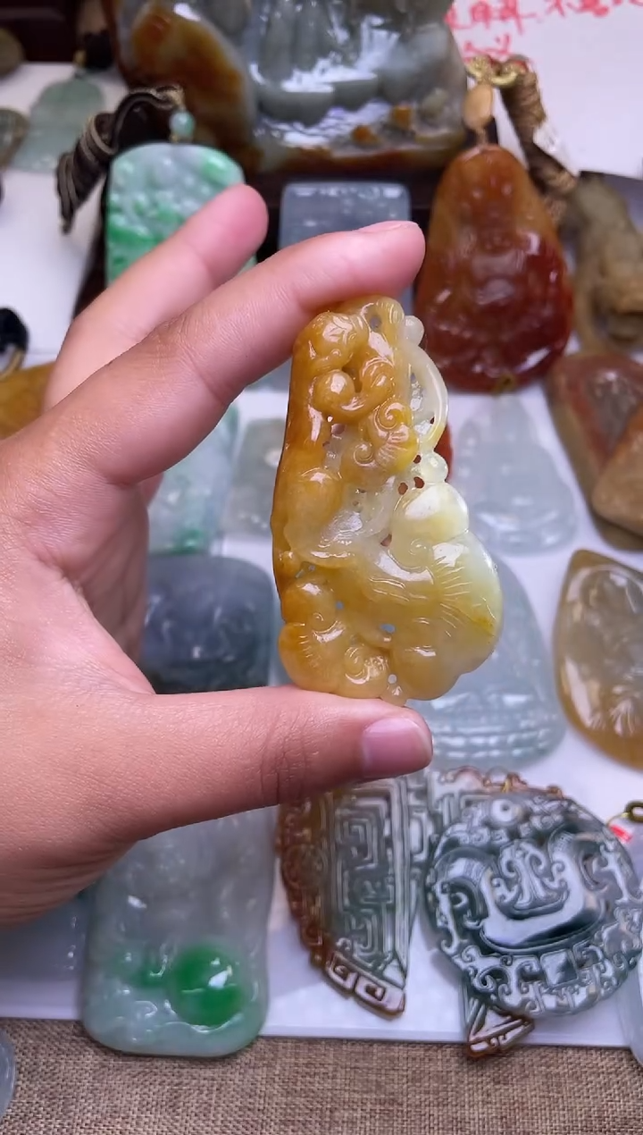 颈饰未镶嵌翡翠如意