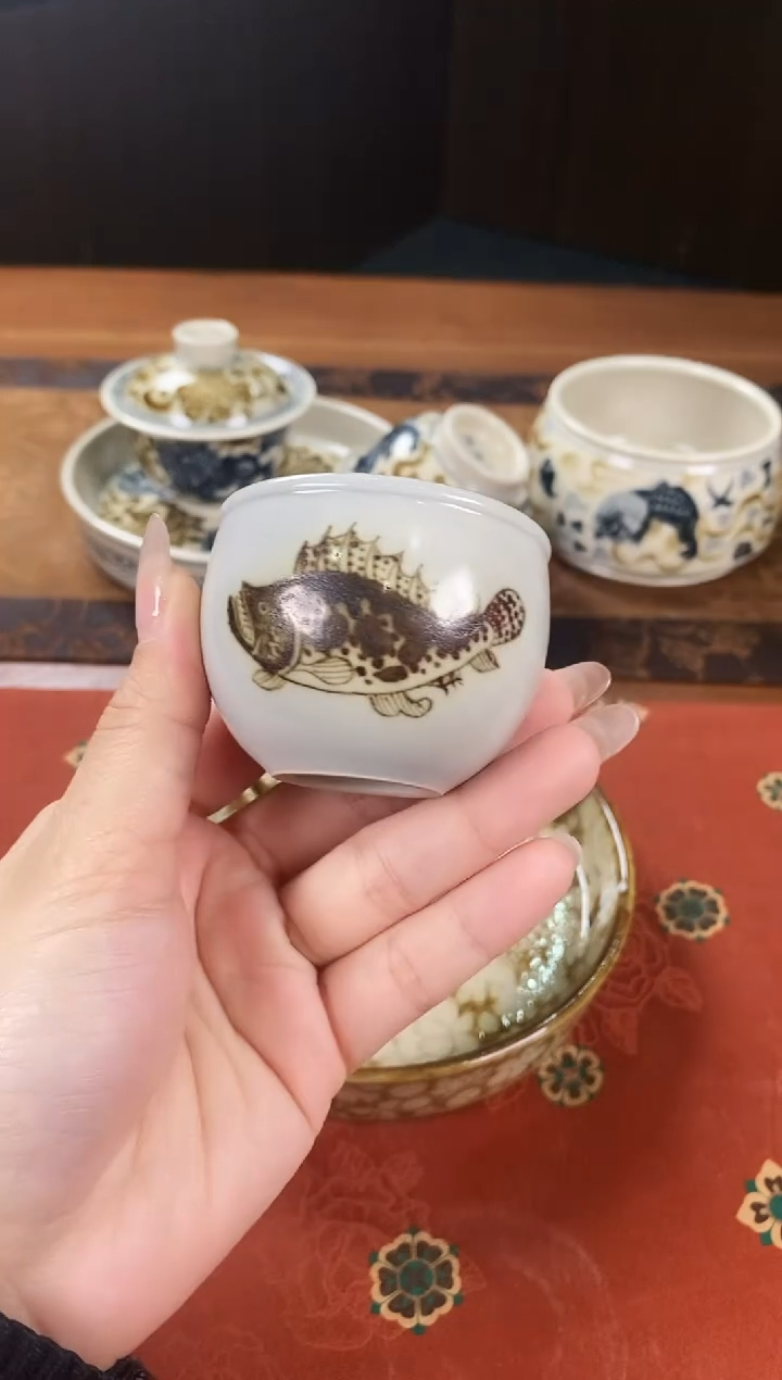 【闪购商品】《渐升堂》神秘二号釉 鳜鱼小缸杯