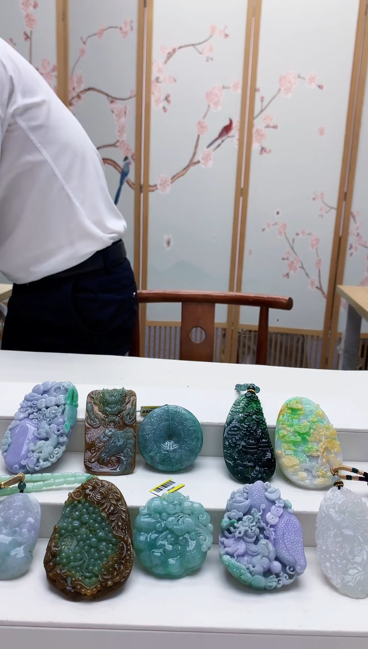 未镶嵌定制翡翠小**.5161jw-毛货挂件1