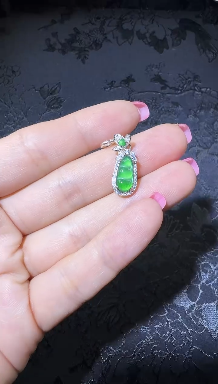 【闪购商品】翡翠吊坠(不含链)银S925镶嵌豆子