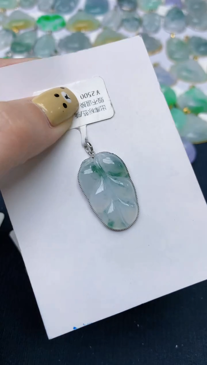 翡翠18K金镶嵌颈饰天然翡翠A货