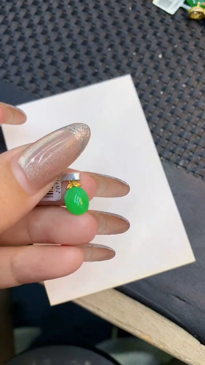 颈饰18K金镶嵌翡翠1