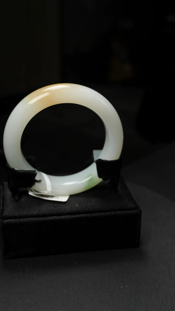 未镶嵌手镯和田玉白玉带翠带糖三色手镯54.6圈