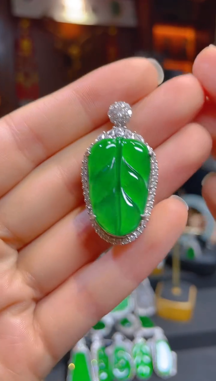 【闪购商品】翡翠颈饰银S925镶嵌113516天然A货翡翠叶子
