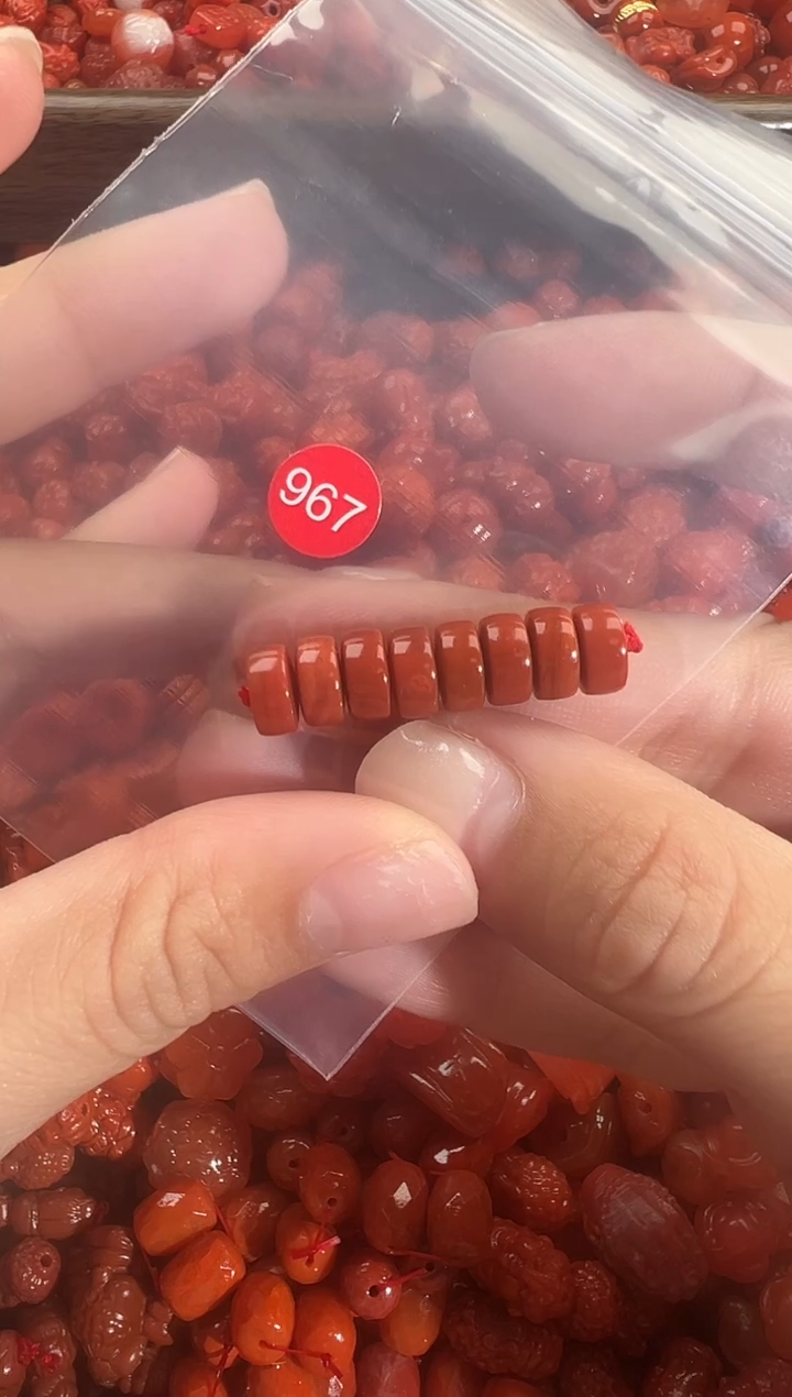 颈饰未镶嵌南红玛瑙1