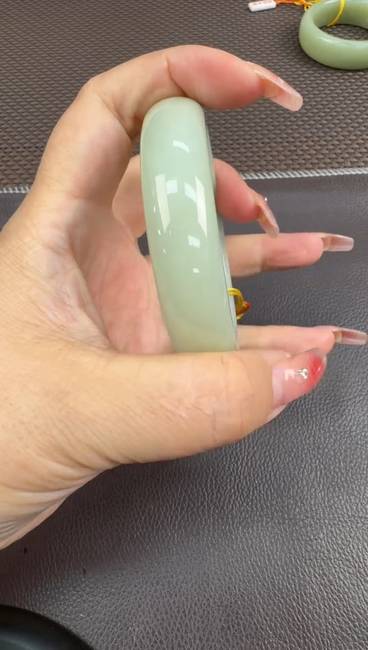 【闪购商品】和田玉手镯未镶嵌59