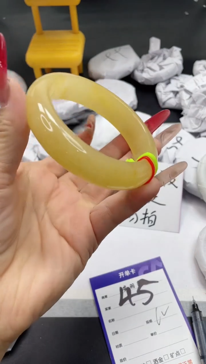 【闪购商品】石英质玉手镯未镶嵌45