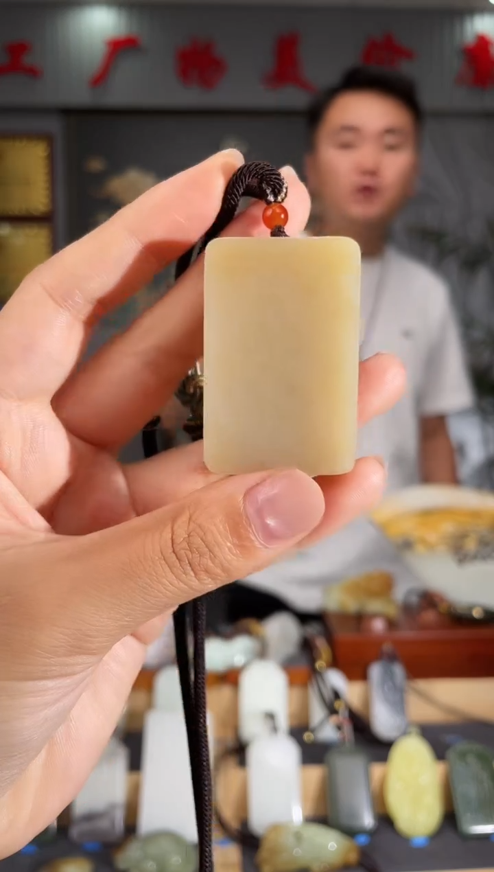 和田玉未镶嵌颈饰1