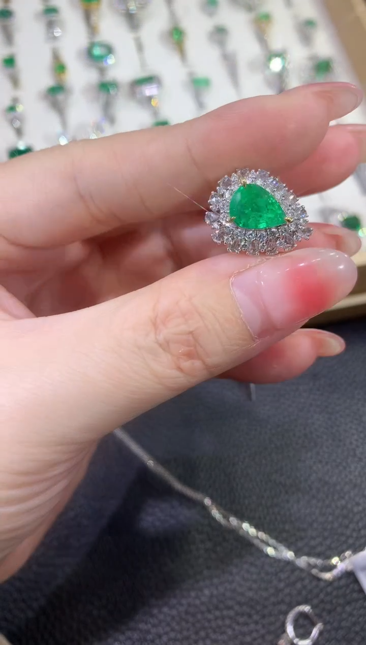 【闪购商品】祖母绿戒指18K金镶嵌W80 