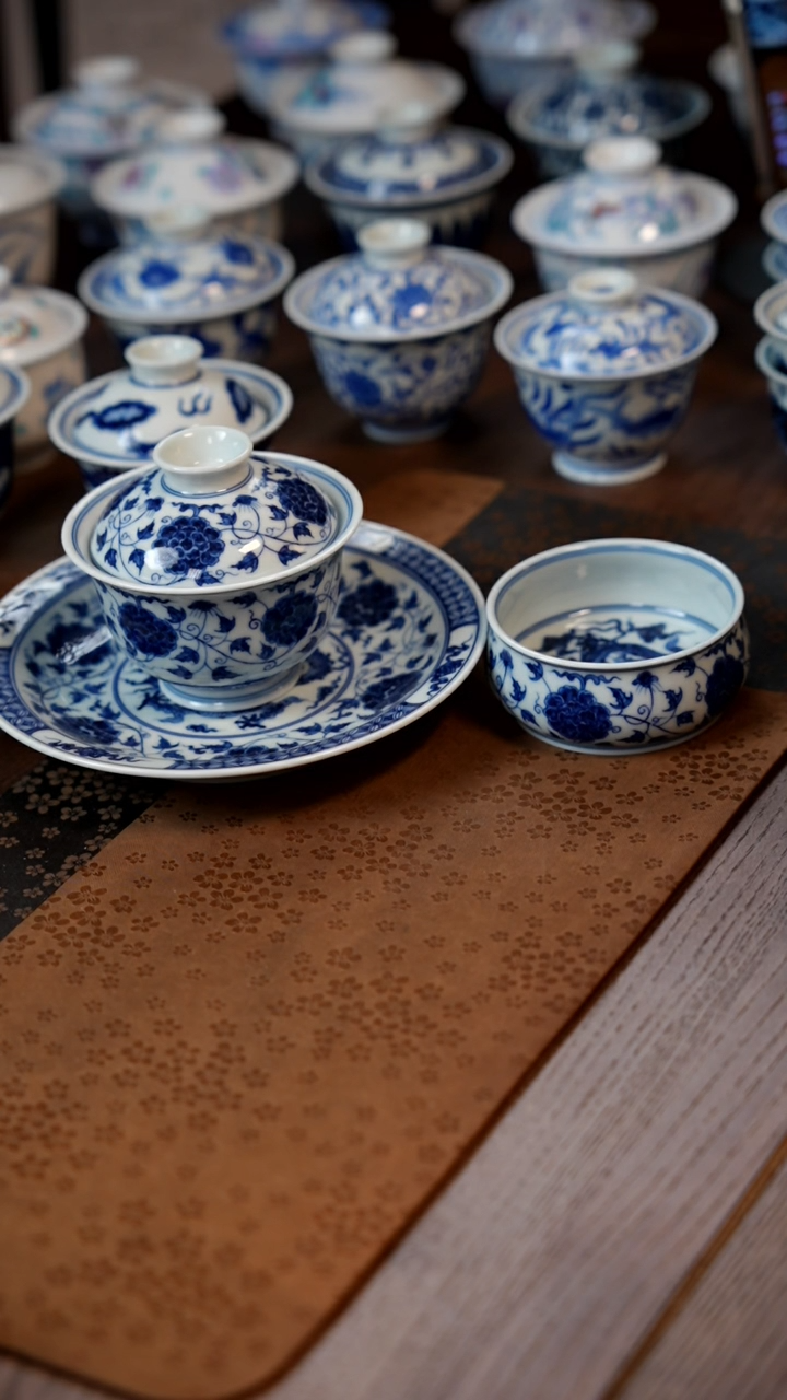 【闪购商品】130缠枝花卉盖碗3件套11111111