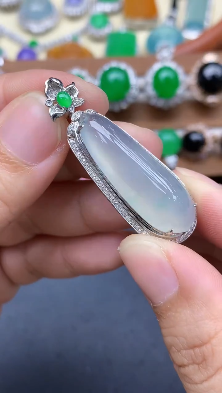 颈饰18K金镶嵌翡翠435-中国好珍宝