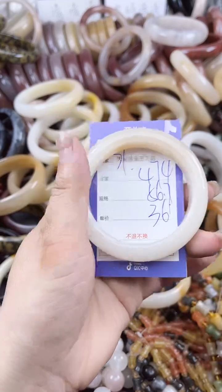 未镶嵌手镯石英质玉474