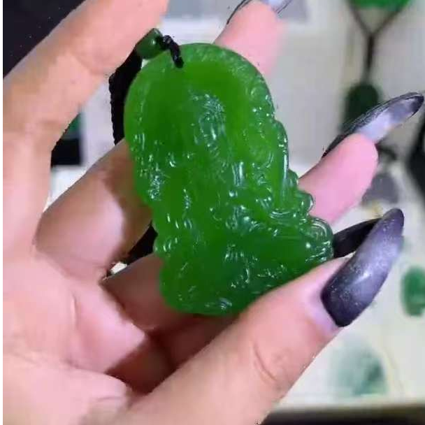 翡翠无镶嵌观音配绳子