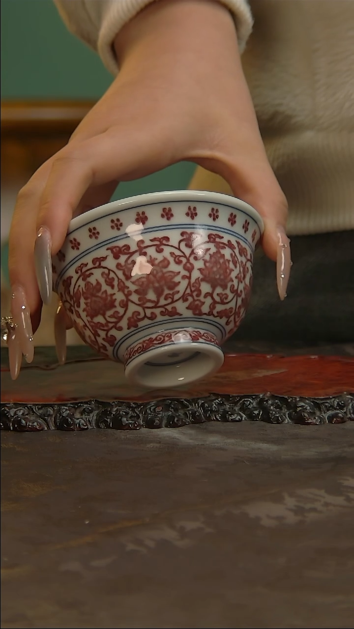 【闪购商品】青花手绘缠枝莲主人杯