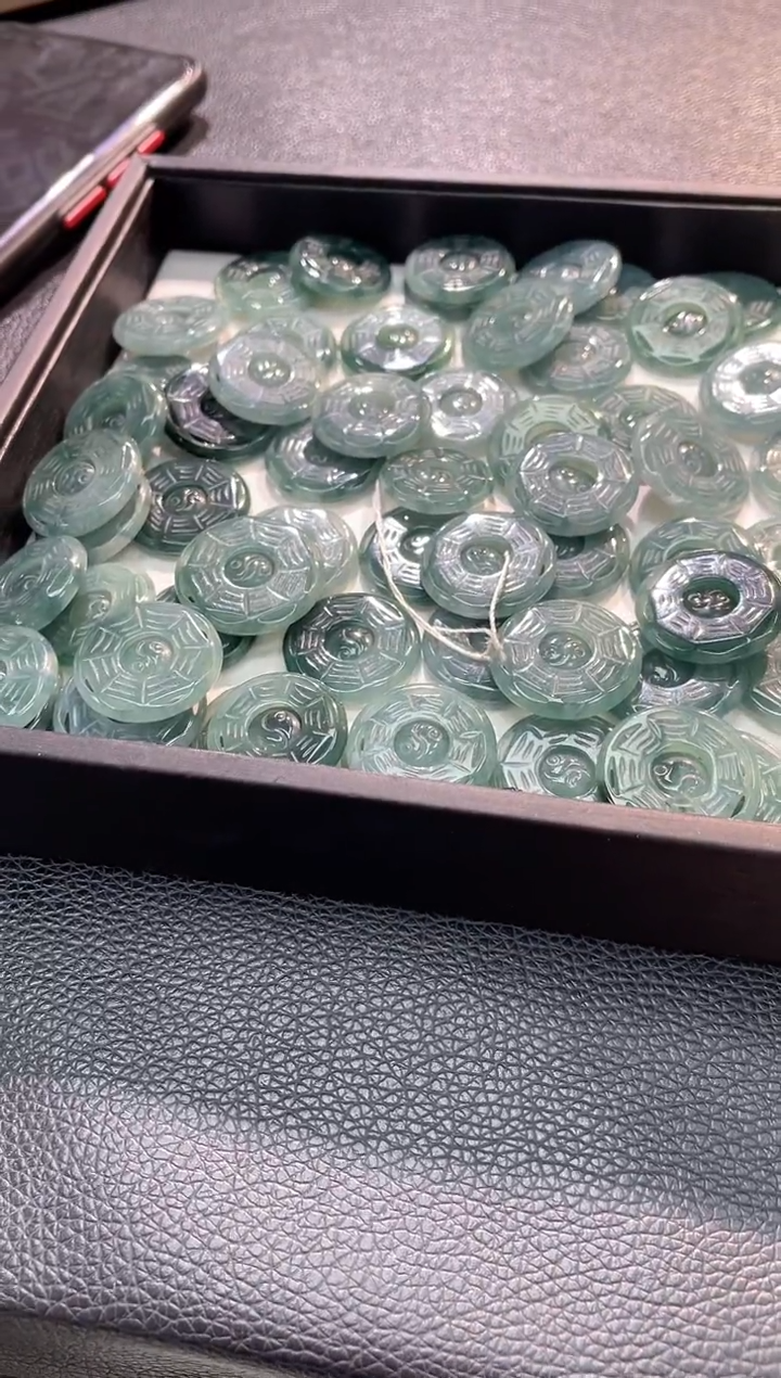 吊坠(不含链)未镶嵌翡翠危料八卦多样性发一件