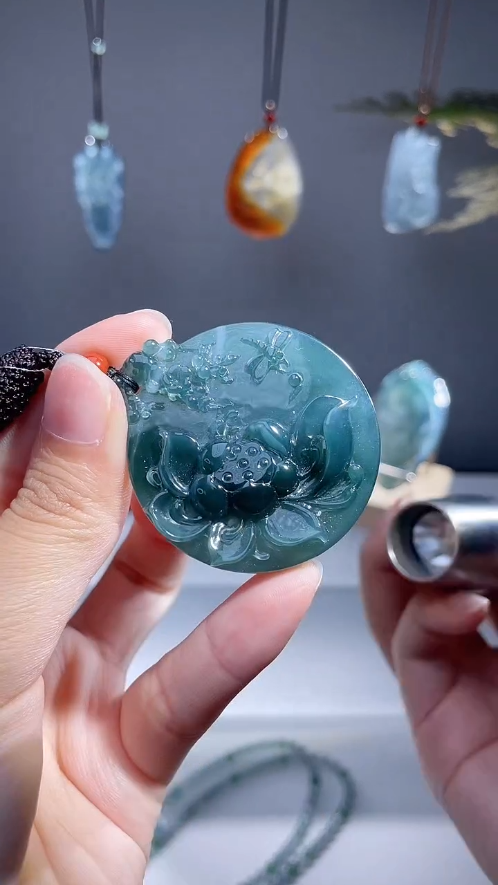 颈饰未镶嵌翡翠花牌