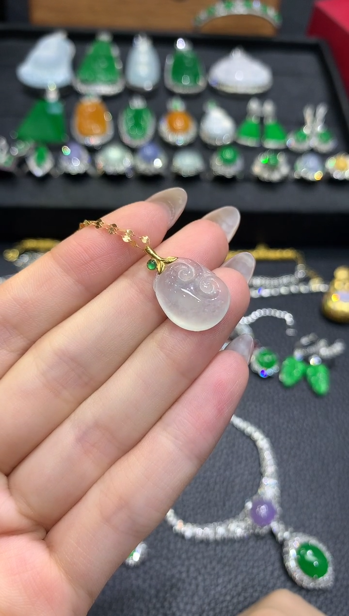 吊坠(赠链)18K金镶嵌翡翠3