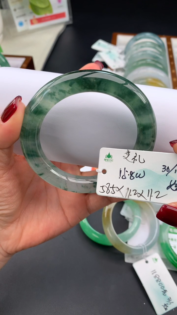 【闪购商品】翡翠手镯未镶嵌下单联系客服核对地址哦